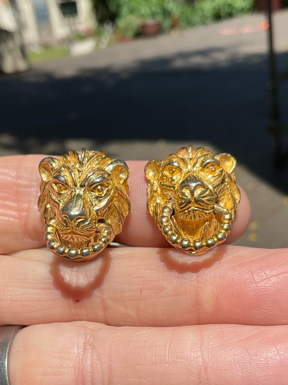 🌺Vintage Mimi di N Gold Lion knocker Earrings